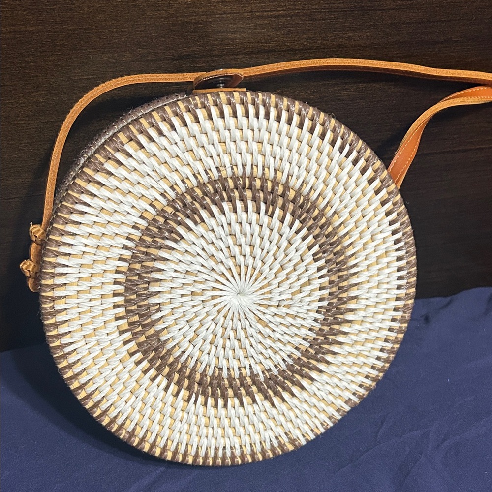 Handcrafted Tan and Cream Woven Round Bag - Picture 2 of 8